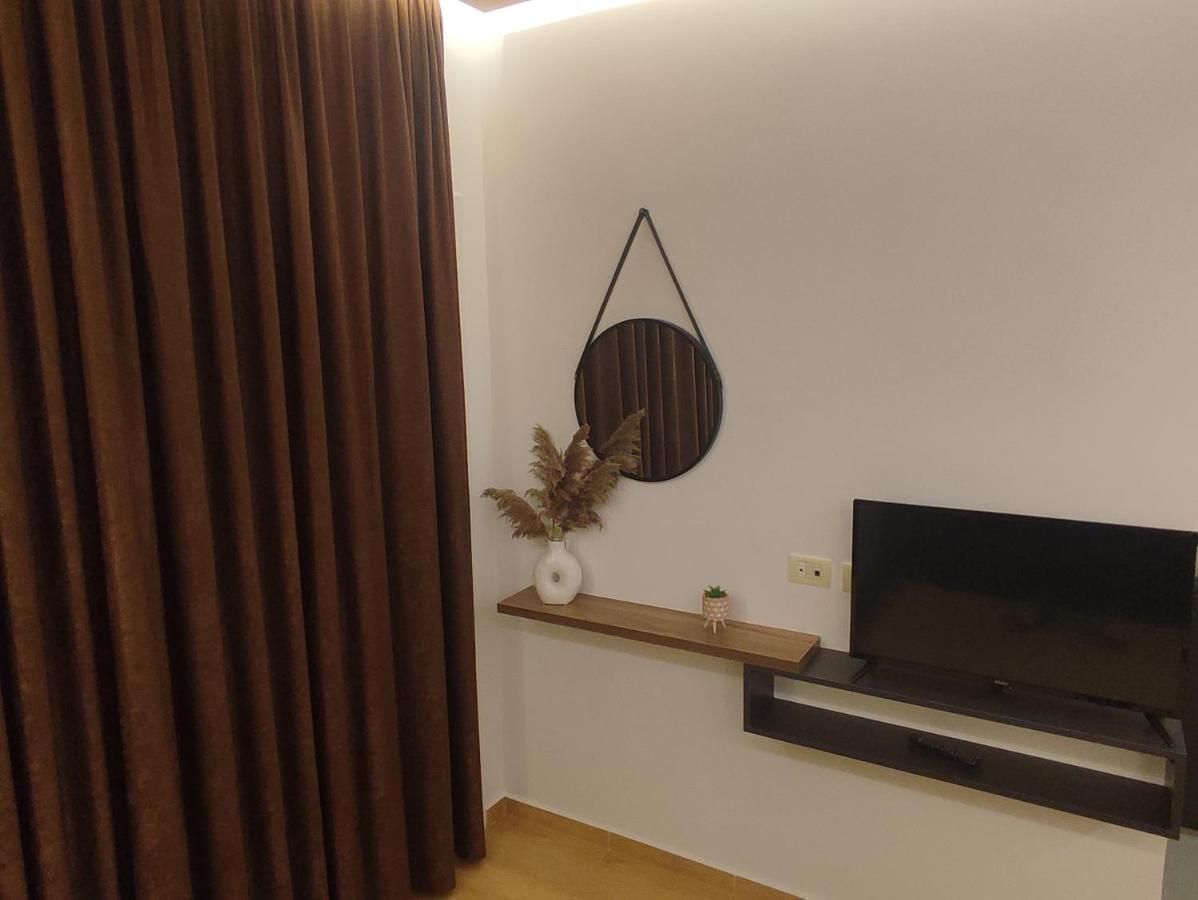 Apartments Sadiku With Sea View Sarandë Esterno foto