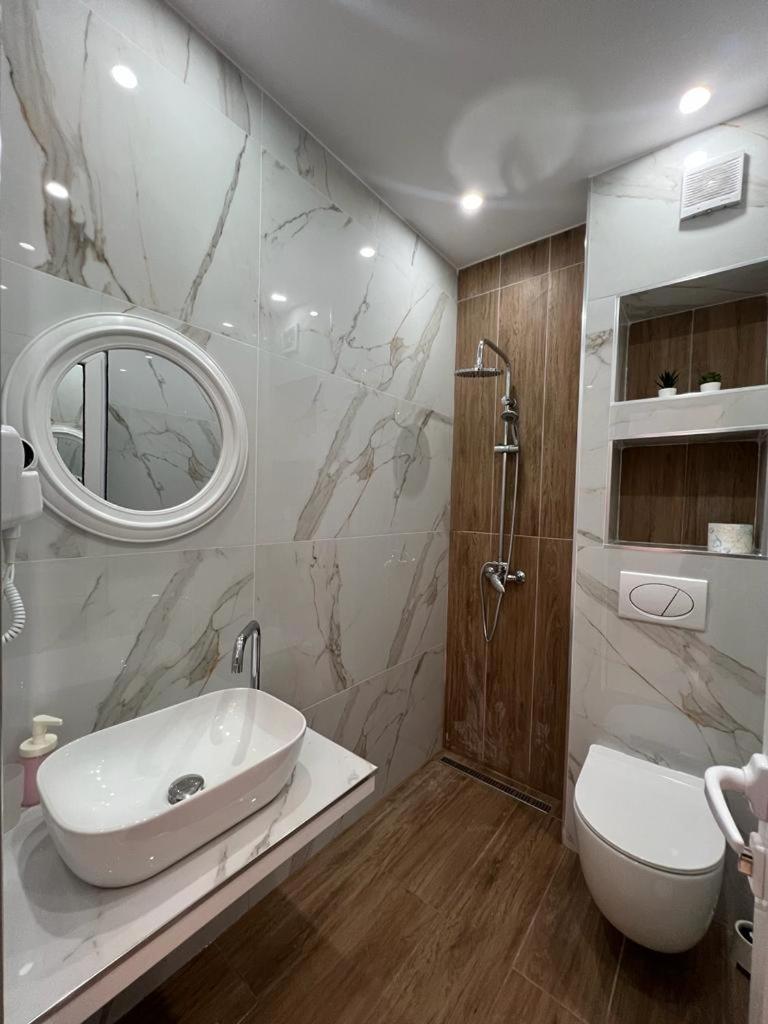 Apartments Sadiku With Sea View Sarandë Esterno foto