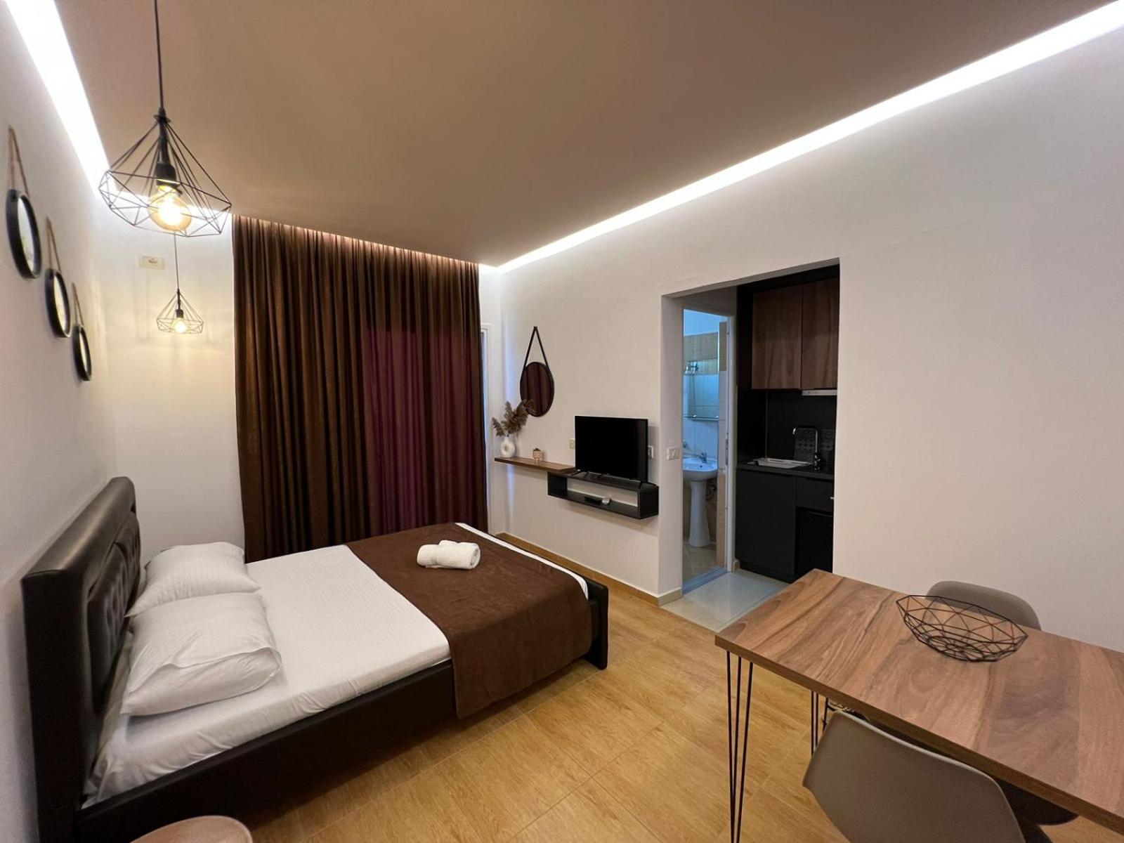 Apartments Sadiku With Sea View Sarandë Esterno foto