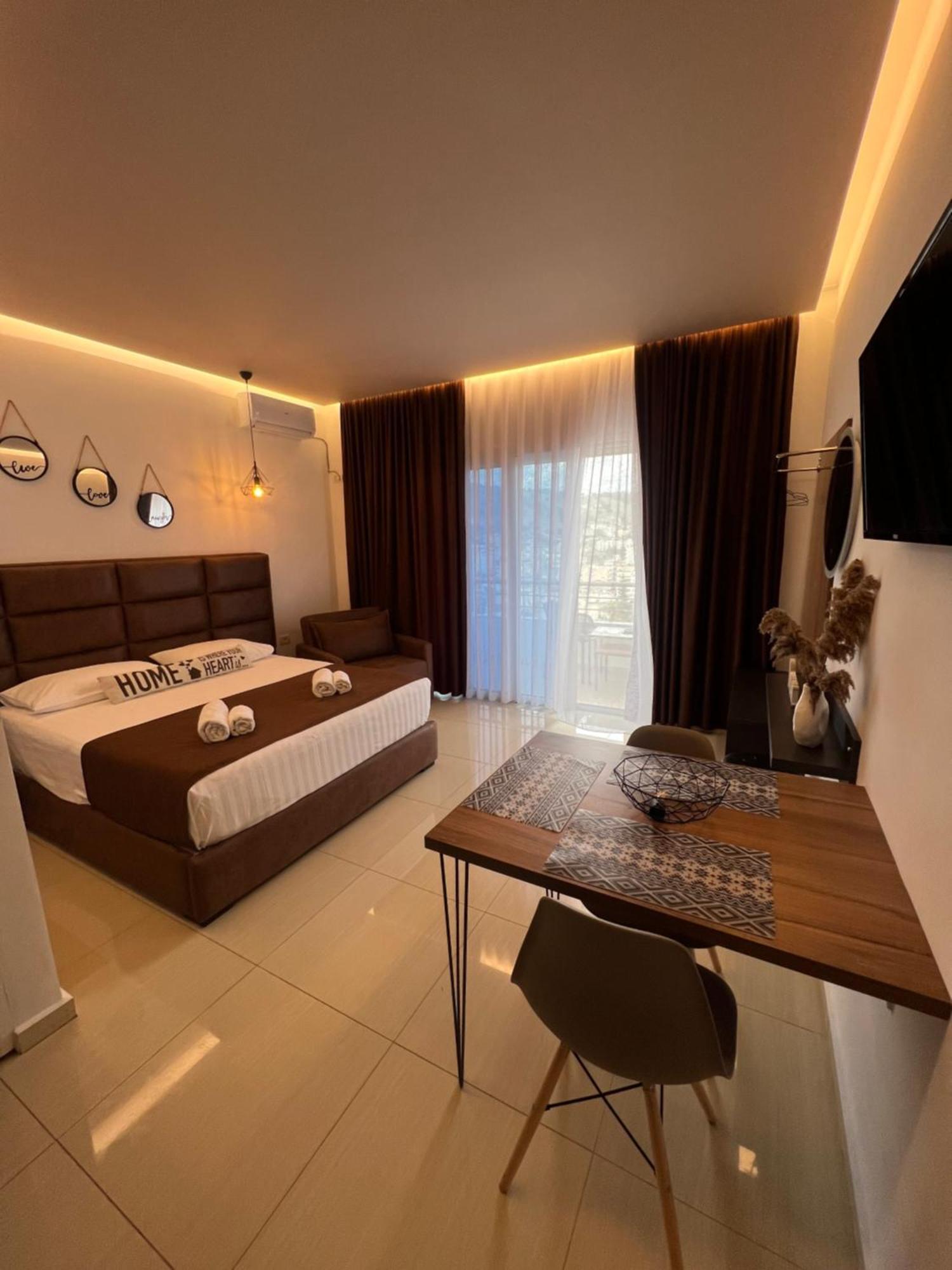 Apartments Sadiku With Sea View Sarandë Esterno foto