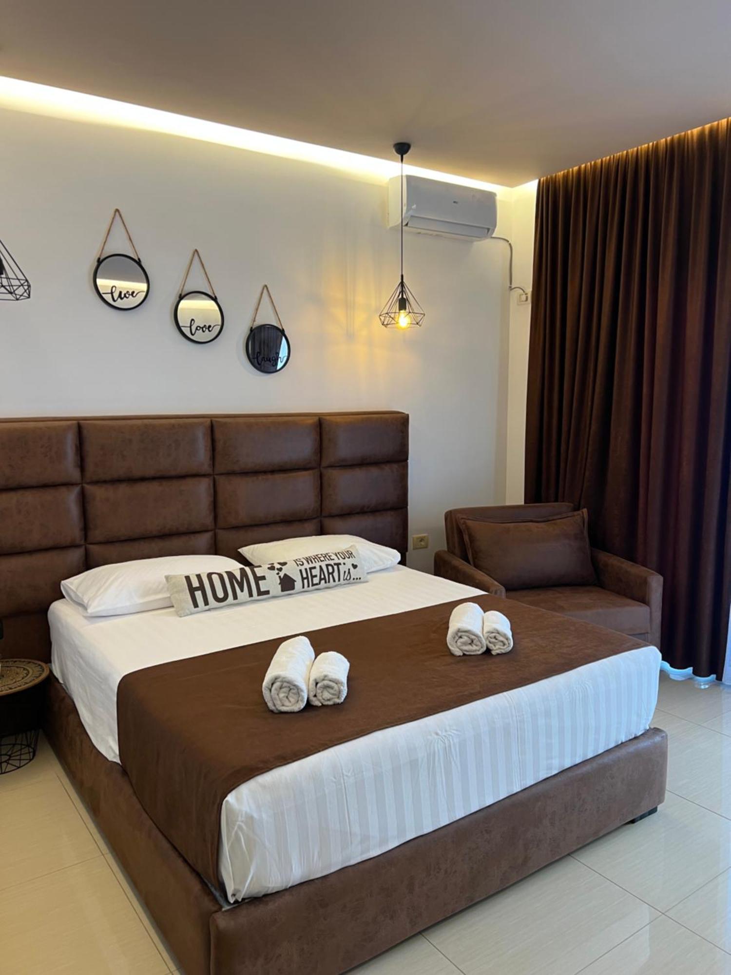 Apartments Sadiku With Sea View Sarandë Esterno foto